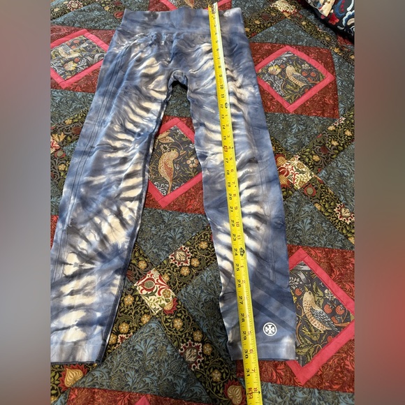Tory Burch Sport seamless tie dye leggings. Navy w/white tie dye. Sz.  Medium. - Picture 12 of 15